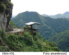Kleines Wohnhaus am Berghang in Banaue, Philippinen