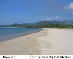 Strand soweit das Auge reicht auf Palawan Endloser Sandstrand auf Palawan Philippinen