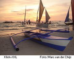 Boote am Strand auf den Philippinen